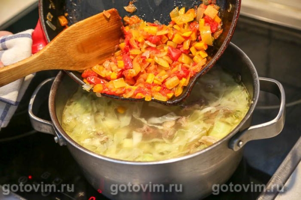 Борщ с мясом и свекольной ботвой