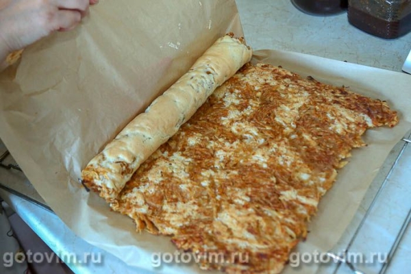 Бисквитный рулет с тертыми яблоками Бисквитный рулет с тертыми яблоками