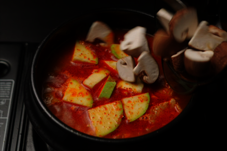 Острый корейский суп кочудян-чиге