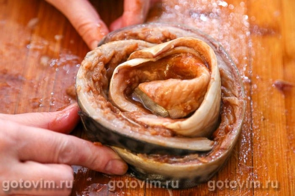 Рулет из скумбрии в духовке