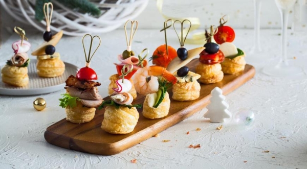 Праздничные канапе на основе из слоеного теста, пошаговый рецепт с фото Праздничные канапе на основе из слоеного теста, пошаговый рецепт с фото