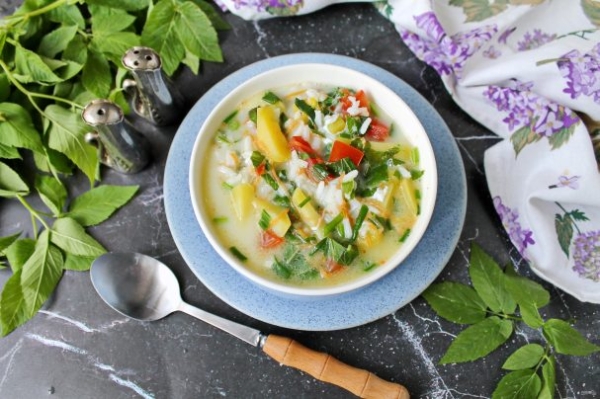 Дачный рисовый суп со снытью Дачный рисовый суп со снытью