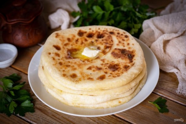 Хачапури с сулугуни и творогом Хачапури с сулугуни и творогом