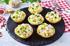 Тарталетки с салатом "Оливье" Тарталетки с салатом "Оливье"