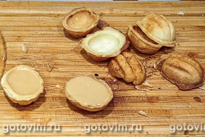 Орешки с кремом из вареной сгущенки Орешки с кремом из вареной сгущенки