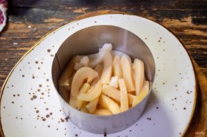 Салат из кальмаров с яйцом, огурцом и кукурузой Салат из кальмаров с яйцом, огурцом и кукурузой