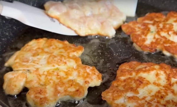 Быстрые котлеты без мясорубки за 15 минут. Беру куриную грудку и готовлю вкусное блюдо на ужин Быстрые котлеты без мясорубки за 15 минут. Беру куриную грудку и готовлю вкусное блюдо на ужин