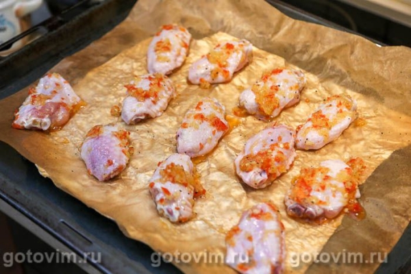 Куриные крылышки в маринаде с чили и сладким перцем Куриные крылышки в маринаде с чили и сладким перцем