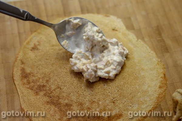 Блины с солеными груздями и сметаной Блины с солеными груздями и сметаной