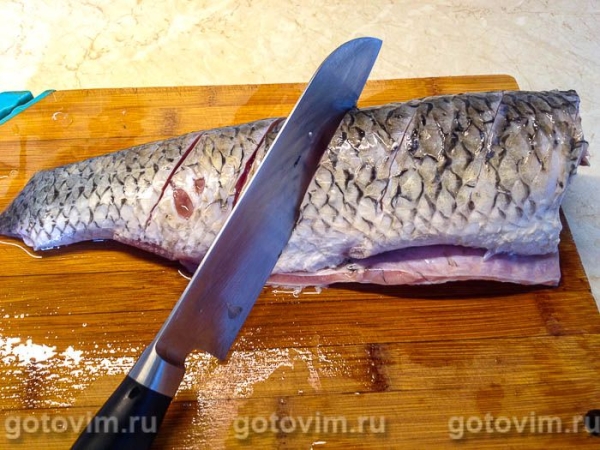 Белый амур, запеченный с творожным сыром в фольге