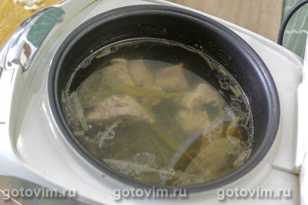 Суп из свинины с картофелем и корнем сельдерея в мультиварке Суп из свинины с картофелем и корнем сельдерея в мультиварке