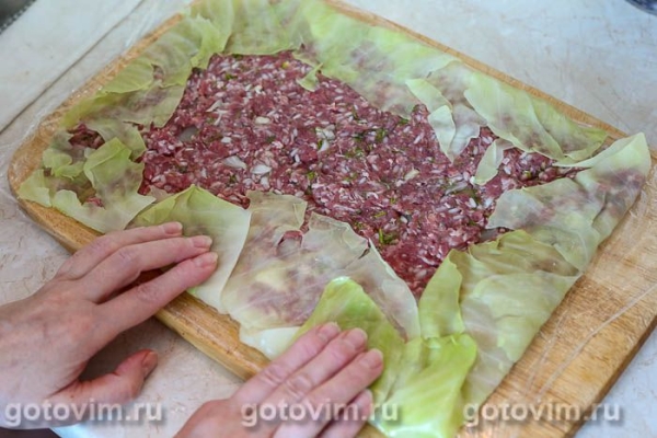 Рулет из капусты с фаршем и рисом (в пакете для запекания) Рулет из капусты с фаршем и рисом (в пакете для запекания)