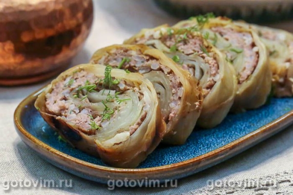 Рулет из капусты с фаршем и рисом (в пакете для запекания) Рулет из капусты с фаршем и рисом (в пакете для запекания)