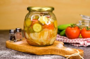 Салат из огурцов и помидоров на зиму Салат из огурцов и помидоров на зиму