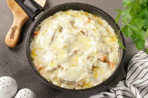 Тушеная рыба в сметанном соусе