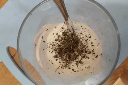 Лепешки с шафрановой курицей и мятным йогуртом Лепешки с шафрановой курицей и мятным йогуртом