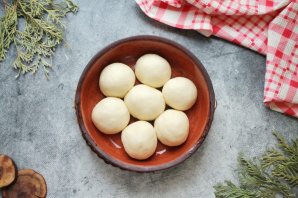 Чесночные булочки в духовке из дрожжевого теста Чесночные булочки в духовке из дрожжевого теста