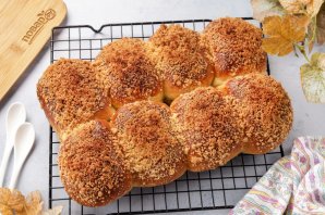 Булочка с посыпкой Булочка с посыпкой