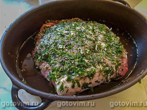 Свиная шейка в духовке с соусом из розового перца