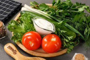 Салат из помидоров и огурцов со сметаной Салат из помидоров и огурцов со сметаной