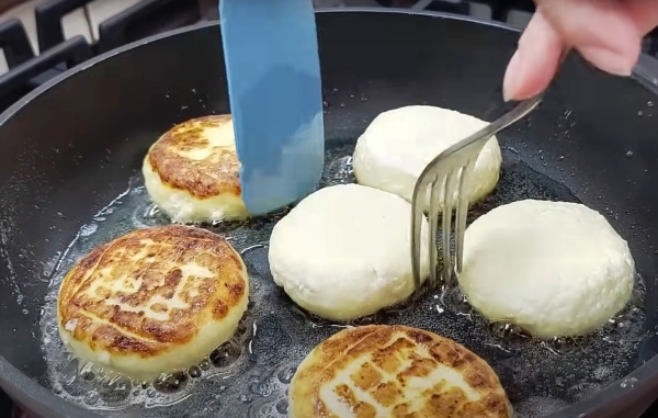 Неопадающие сырники с начинкой. Идеальный рецепт без манки Неопадающие сырники с начинкой. Идеальный рецепт без манки