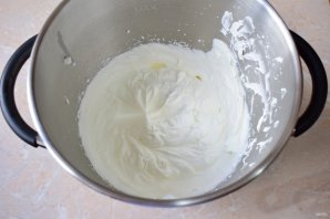 Торт молочная девочка с клубникой