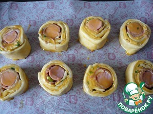 Слоеные рулетики с плавленым сыром Слоеные рулетики с плавленым сыром