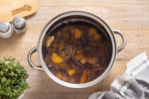 Постный грибной суп из сушеных грибов