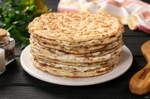 Мясной закусочный торт с грибами и маринованными огурцами Мясной закусочный торт с грибами и маринованными огурцами