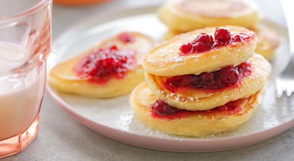 Оладьи на молоке – простой и вкусный рецепт, пошаговый рецепт с фото на 381 ккал Оладьи на молоке – простой и вкусный рецепт, пошаговый рецепт с фото на 381 ккал