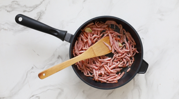 Паста карбонара с ветчиной и сливками, пошаговый рецепт с фото на 772 ккал