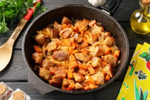 Гуляш классический из свинины Гуляш классический из свинины