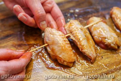 Куриные крылышки на шпажках в духовке Куриные крылышки на шпажках в духовке