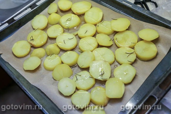 Утиные ножки конфи с клюквенным соусом и запеченным картофелем