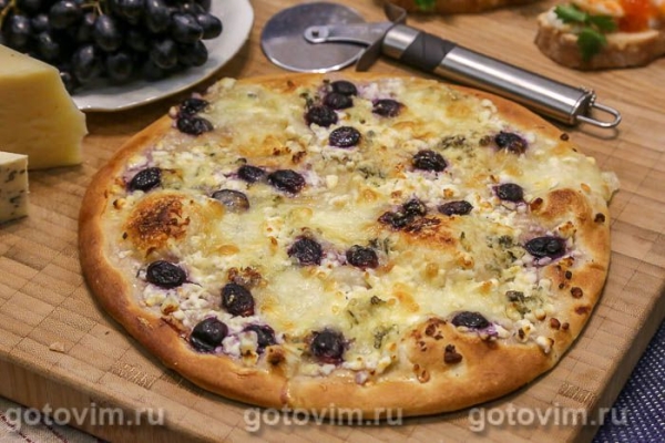Пицца «Четыре сыра» с виноградом Пицца «Четыре сыра» с виноградом