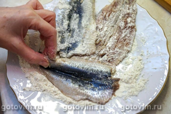 Иваси, жаренная в яйце 