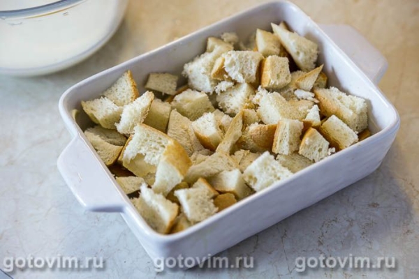 Хлебная запеканка с клубникой и творожным сыром