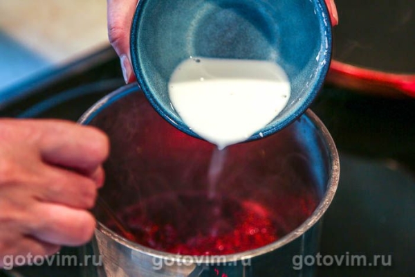 Малиновый соус десертный