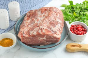 Мясной рулет с брусникой в духовке Мясной рулет с брусникой в духовке