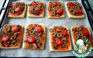 Слойки с консервированным тунцом