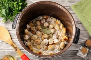 Пельмени в сметане в мультиварке Пельмени в сметане в мультиварке