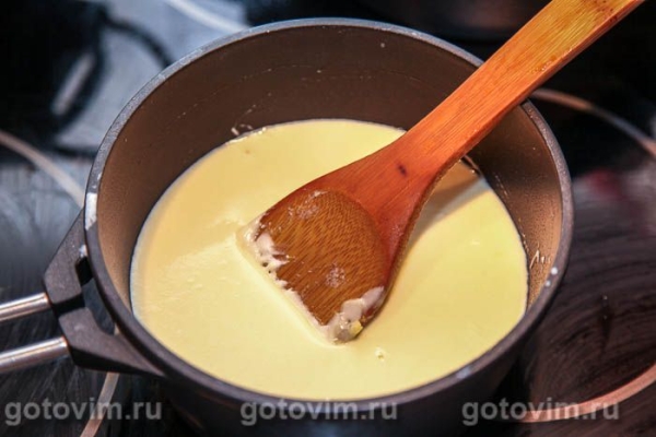 Мидии под соусом морнэ