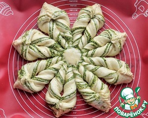 Пирог со шпинатом и тунцом "Снежинка" Пирог со шпинатом и тунцом "Снежинка"