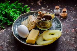 Салат "Подсолнух" с ананасами