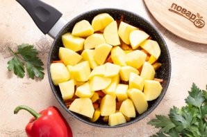 Картофель с морковью и перцем Картофель с морковью и перцем