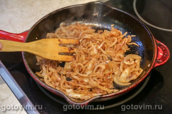 Мятый картофель с жареным луком и сыром Мятый картофель с жареным луком и сыром