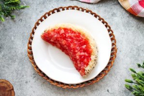 Салат "Арбузная долька" с курицей и грибами