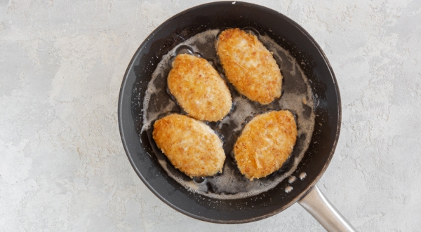 Пожарские котлеты на сковороде, пошаговый рецепт с фото на 569 ккал Пожарские котлеты на сковороде, пошаговый рецепт с фото на 569 ккал