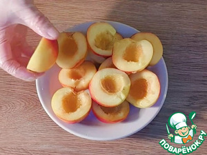 Открытые булочки с кремом и нектаринами