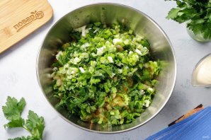 Салат со скумбрией и соленым огурцом Салат со скумбрией и соленым огурцом